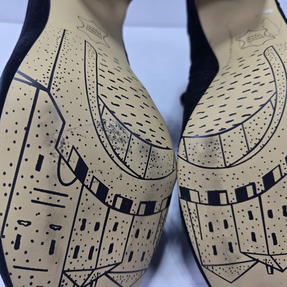 Bella Vita Arlette Black Suede Chelsea Ankle Booties Block Heel Boots Size 8.5 - Picture 10 of 15